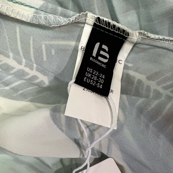 BloomChic Tropical Print Knotted Ruffles Belted Halter Dress Size 22/24 NWT - Picture 10 of 10